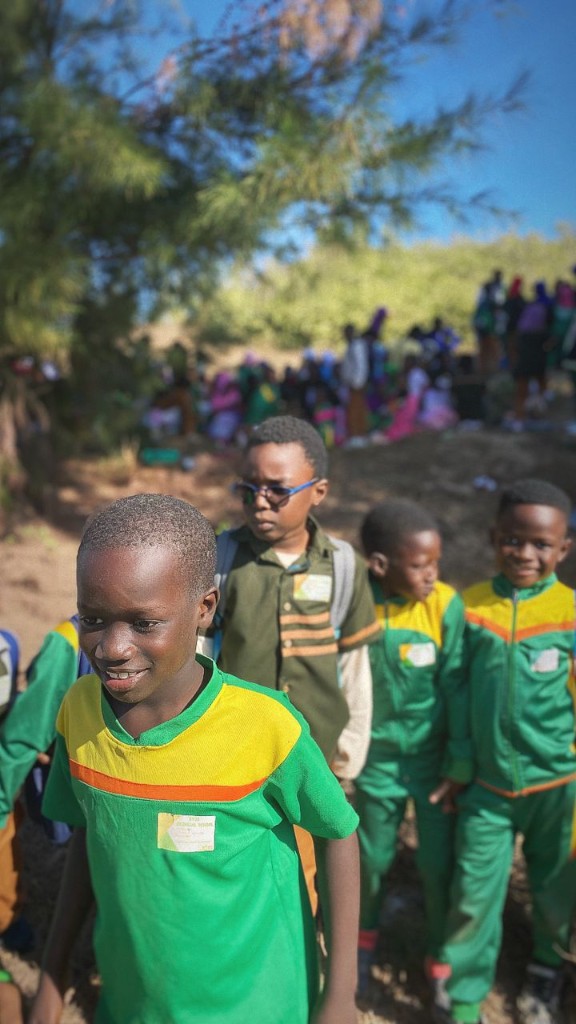 Élèves en sortie scolaire en plein air